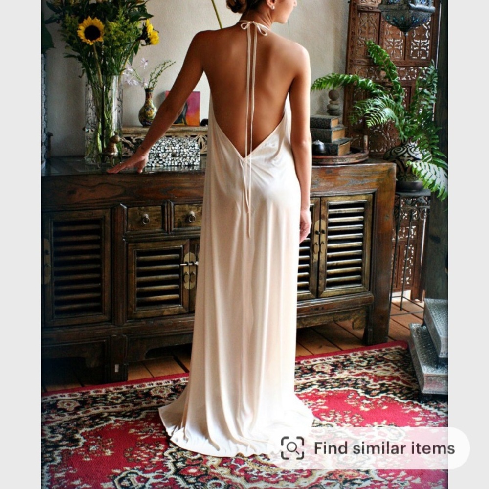Elegant sheer beige lace robe with lace panties and satin sleeping gown. - Picture 11 of 14